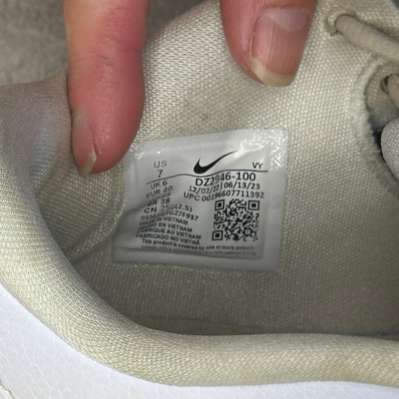 Nike White and Black Athletic Sneakers zoom freak 5 basketball main image 6